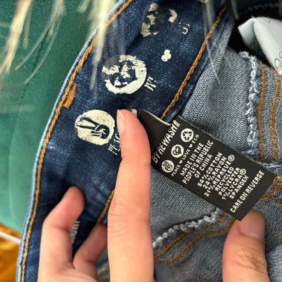 Rewash Denim high waisted cutoff shorts, size 11 - Picture 4 of 5